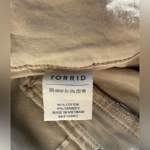NWT Torrid Stone Belted Twill Shorts size 12 - Picture 5 of 6